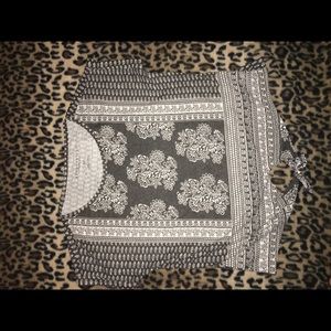 Aeropostale Black and white pattern crop top